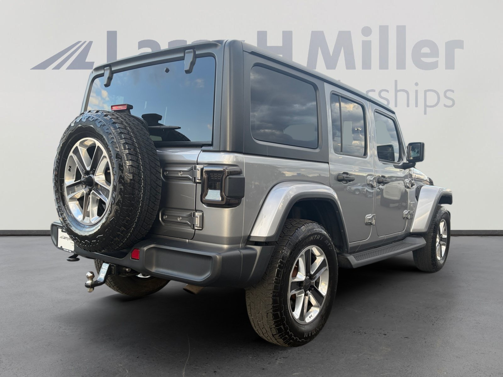 Used 2020 Jeep Wrangler Unlimited Sahara AWD/4WD image 5