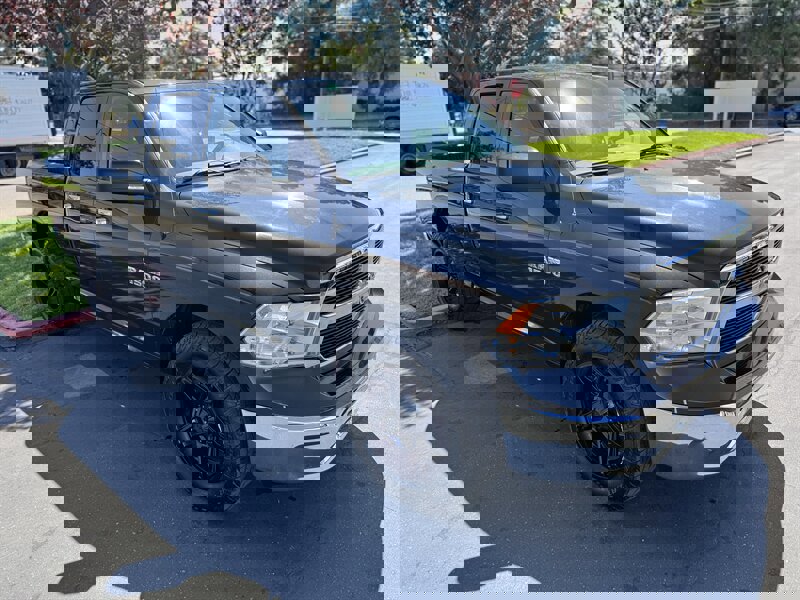 Used 2017 RAM 1500 Classic SLT image 3