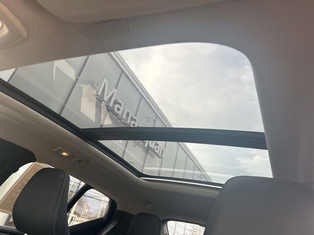 Certified 2025 Volvo XC40 B5 Plus image 27