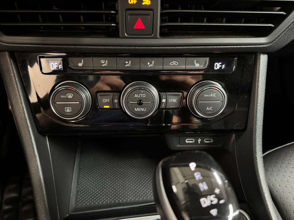 Used 2024 Volkswagen Jetta SE FWD image 22