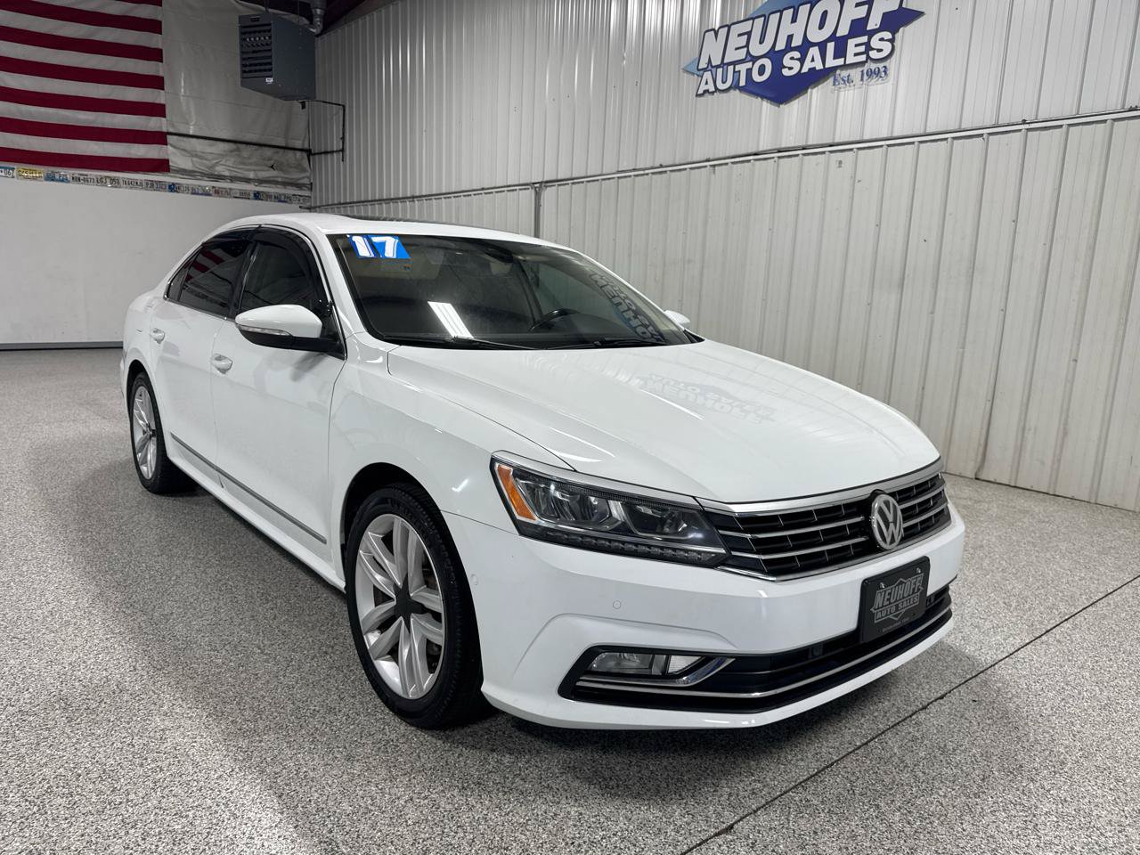 Used 2017 Volkswagen Passat 1.8T SEL Premium FWD image 2