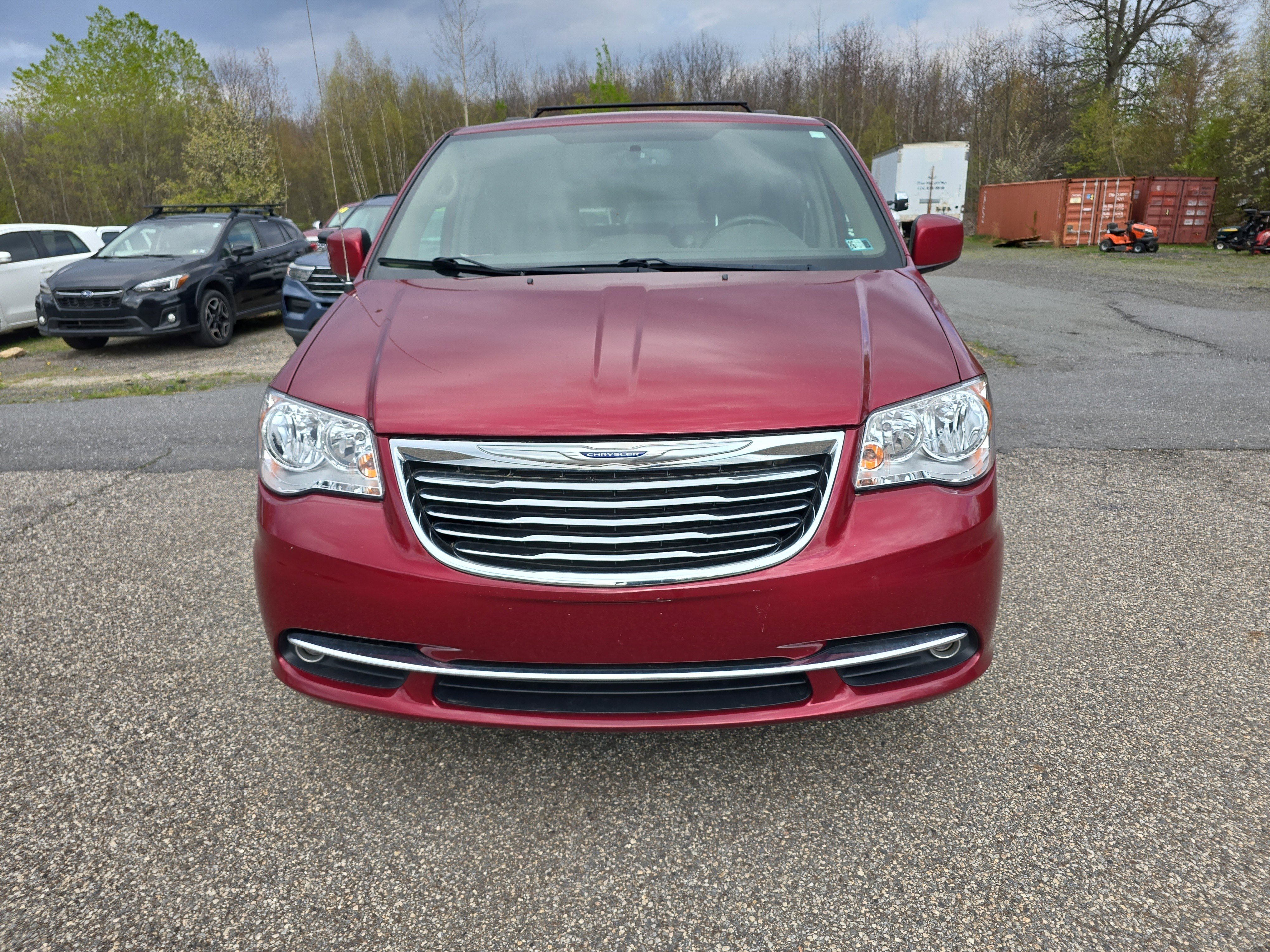 Used 2015 Chrysler Town & Country Touring w/ Driver Convenience Group FWD image 9