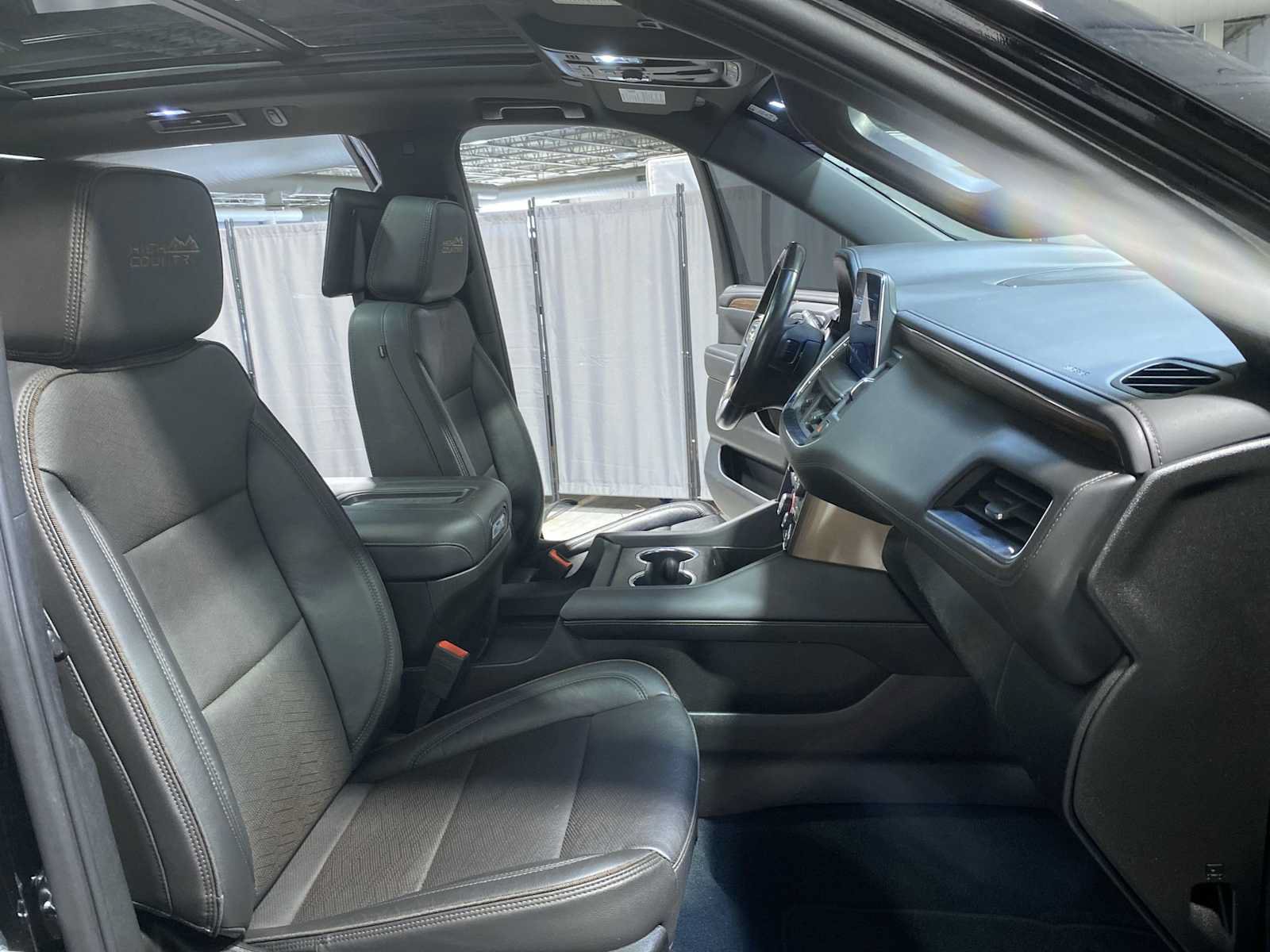 Used 2023 Chevrolet Tahoe High Country w/ Advanced Technology Package AWD/4WD image 14