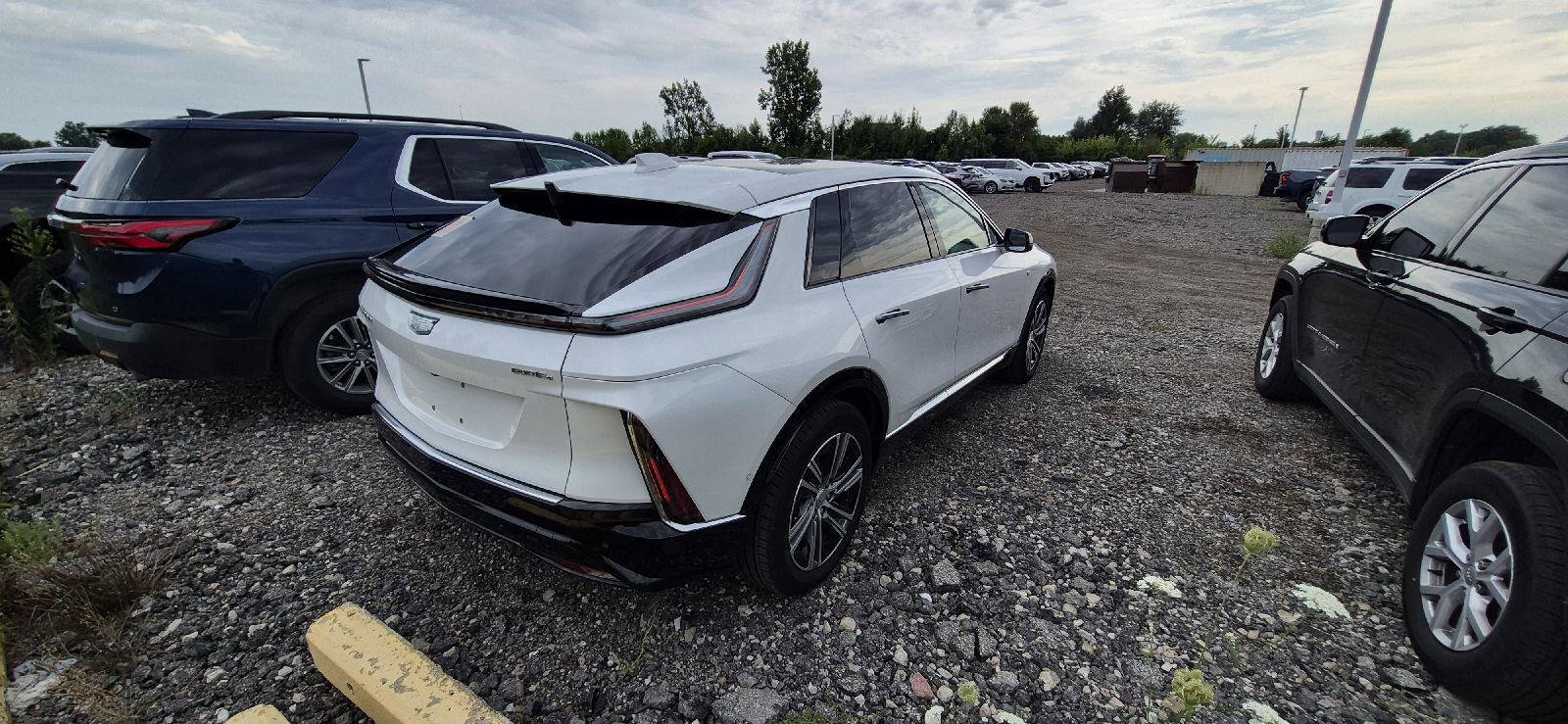 Used 2024 Cadillac Lyriq Luxury w/ LPO, Floor Liner Package AWD/4WD image 3