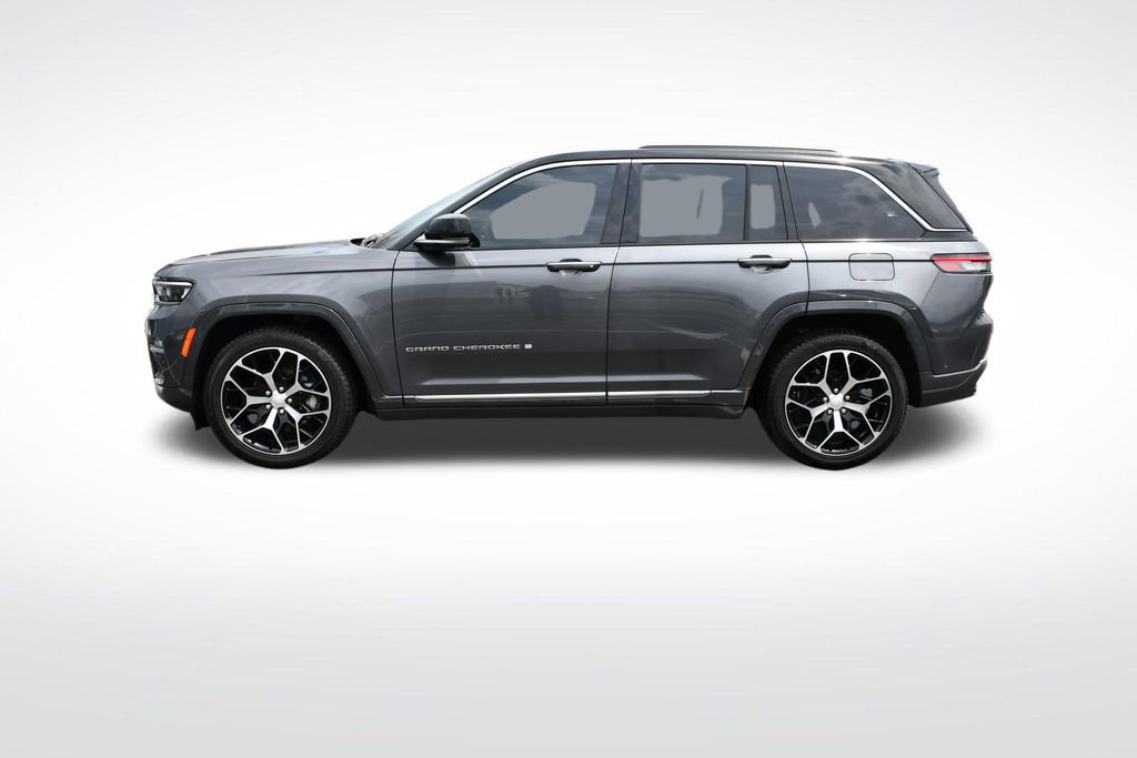 Used 2023 Jeep Grand Cherokee Summit AWD/4WD image 2