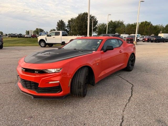 Used 2020 Chevrolet Camaro SS RWD image 3