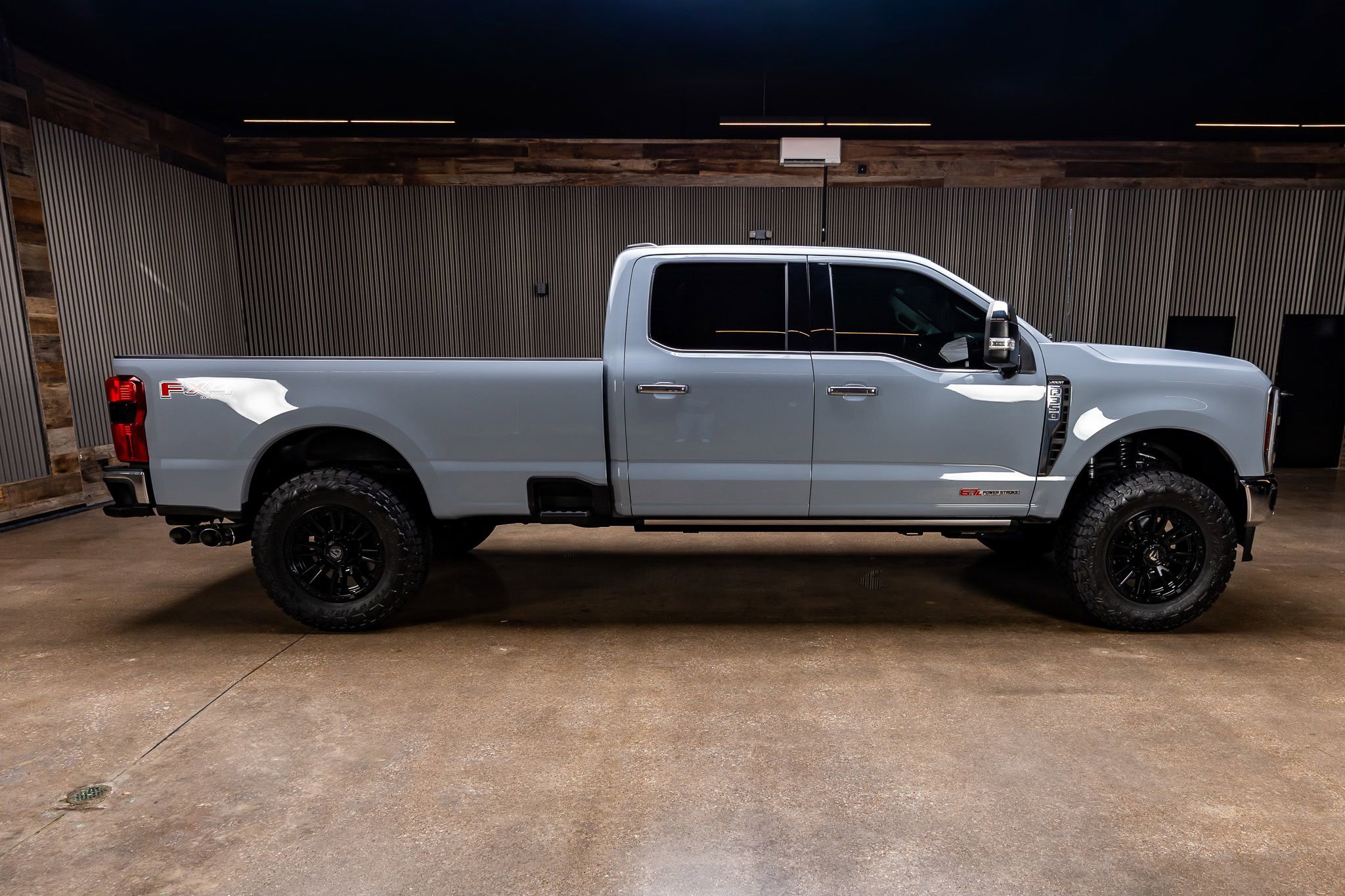 Used 2024 Ford F350 Lariat w/ Lariat Ultimate Package AWD/4WD image 11