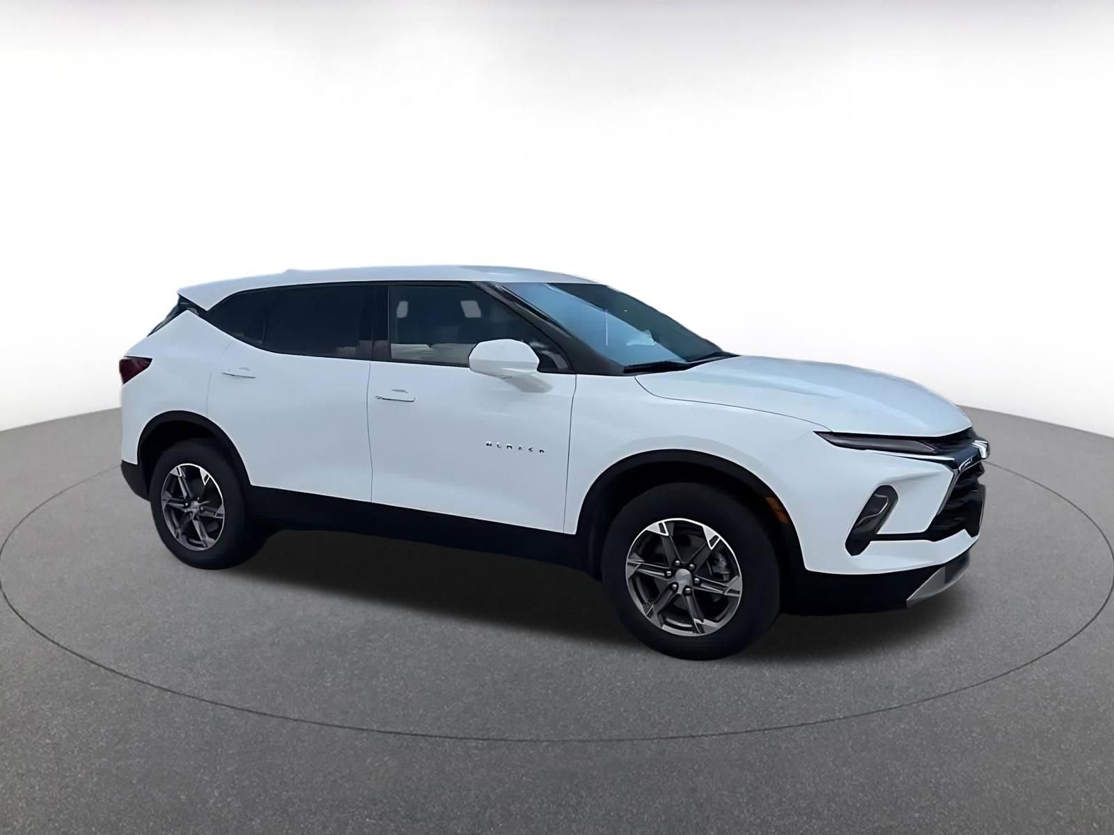 Used 2025 Chevrolet Blazer LT FWD video 2