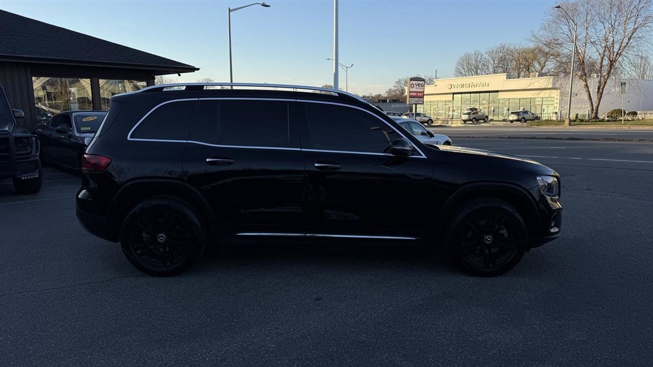 Used 2021 Mercedes-Benz GLB 250 4MATIC w/ Premium Package image 17