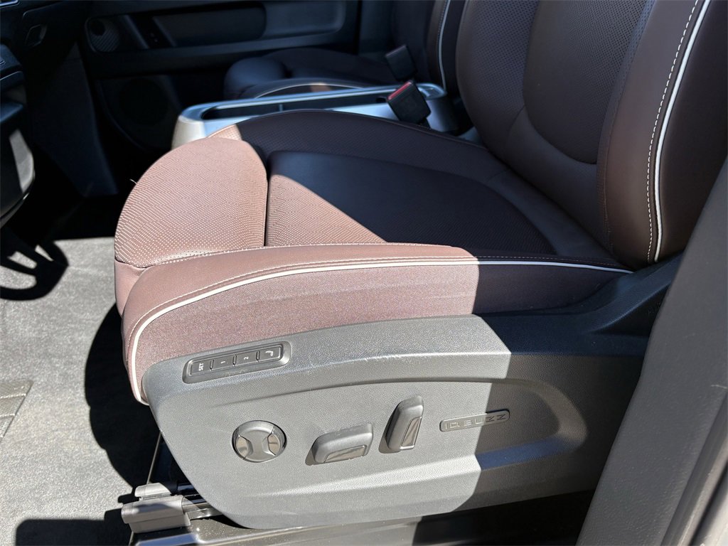 Used 2025 Volkswagen ID. Buzz Pro S image 13