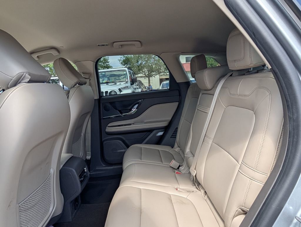Used 2023 Lincoln Corsair FWD image 12