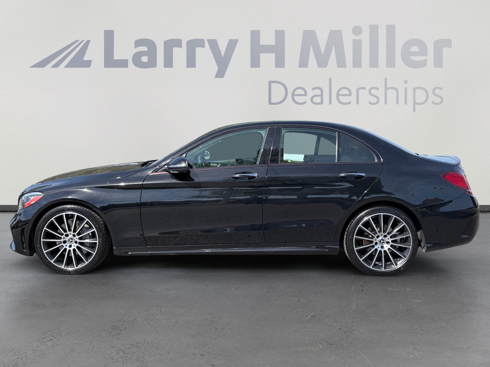 Used 2020 Mercedes-Benz C 300 4MATIC Sedan image 2
