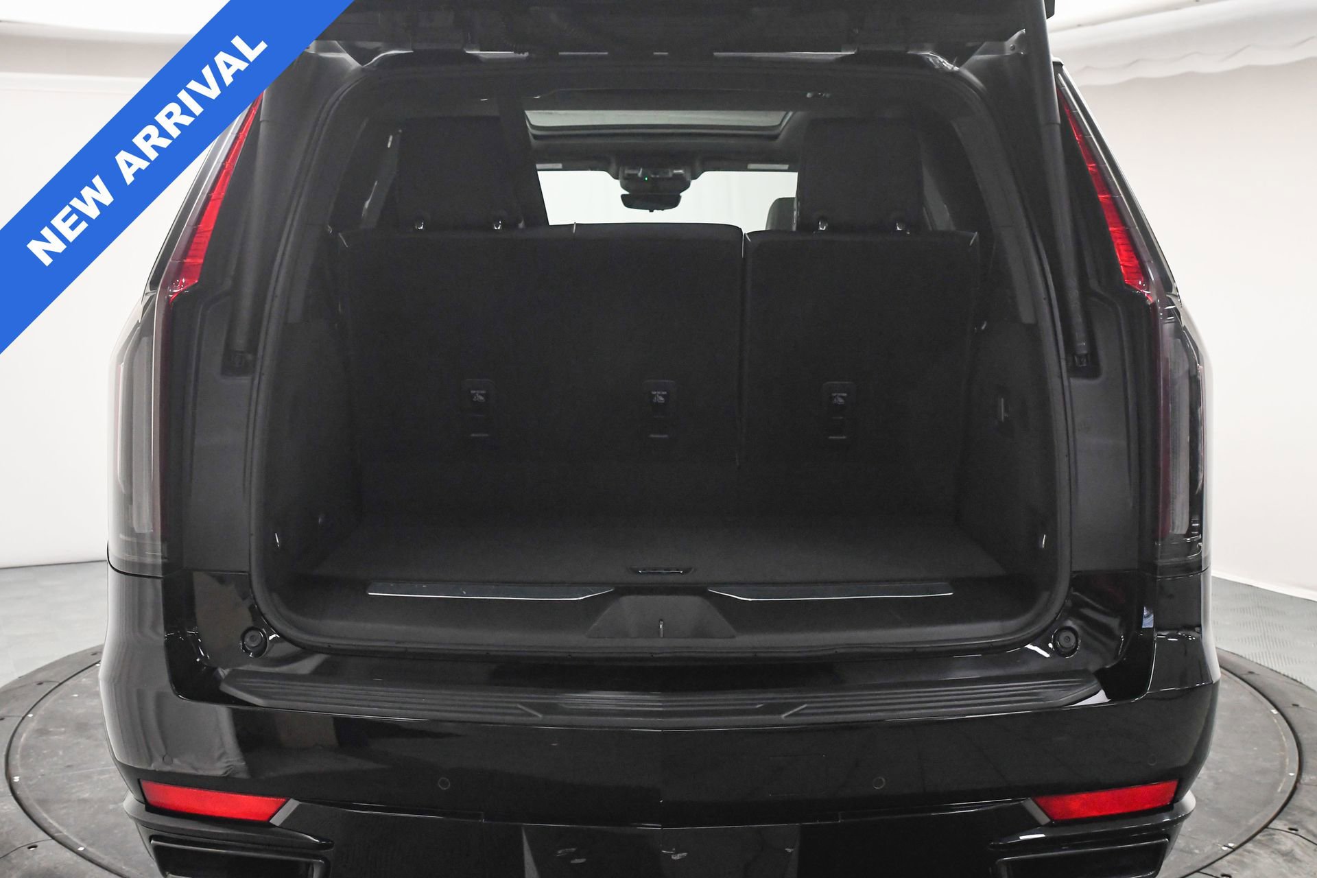 Used 2024 Cadillac Escalade Sport image 8