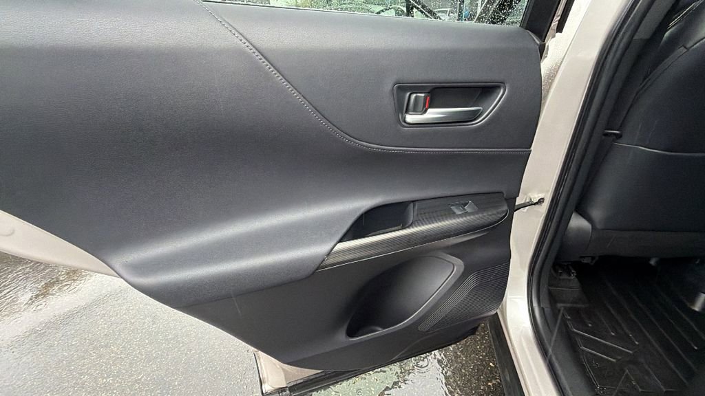 Used 2021 Toyota Venza XLE w/ Carpet Mat Package (TMS) image 14