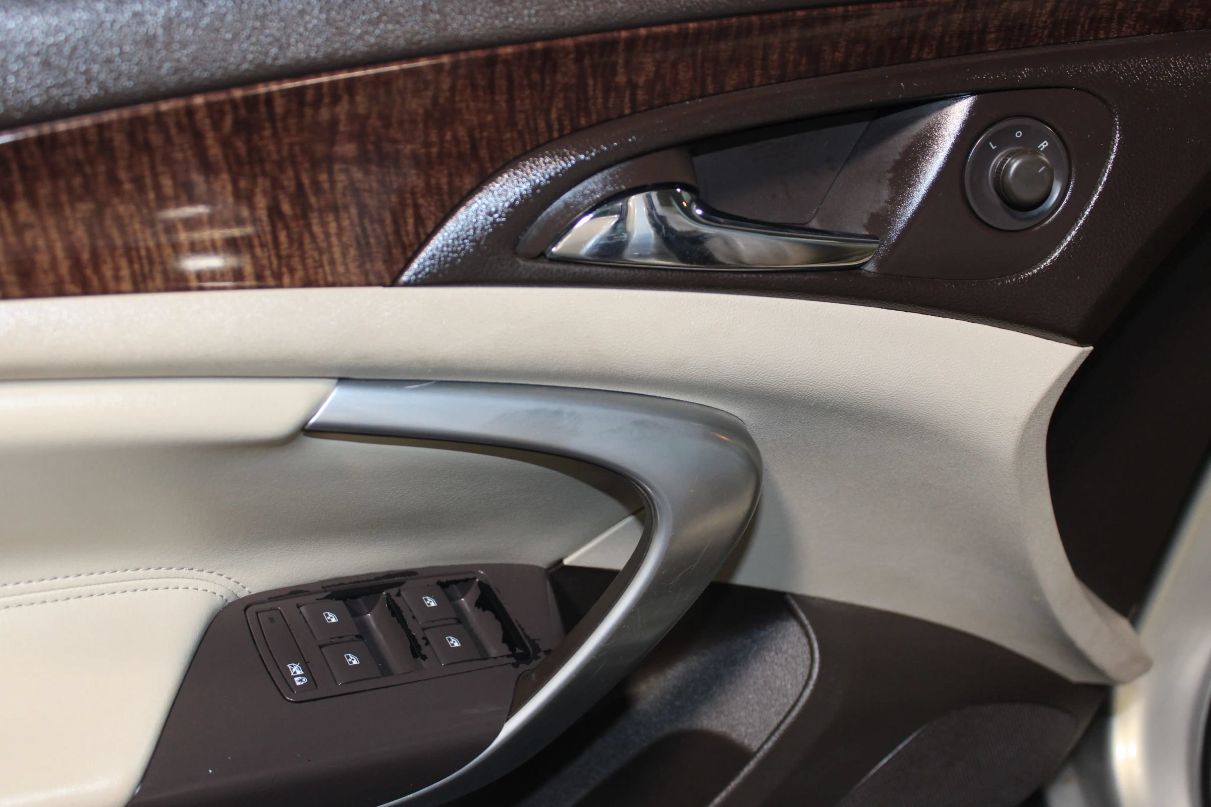 Used 2012 Buick Regal Leather FWD image 10
