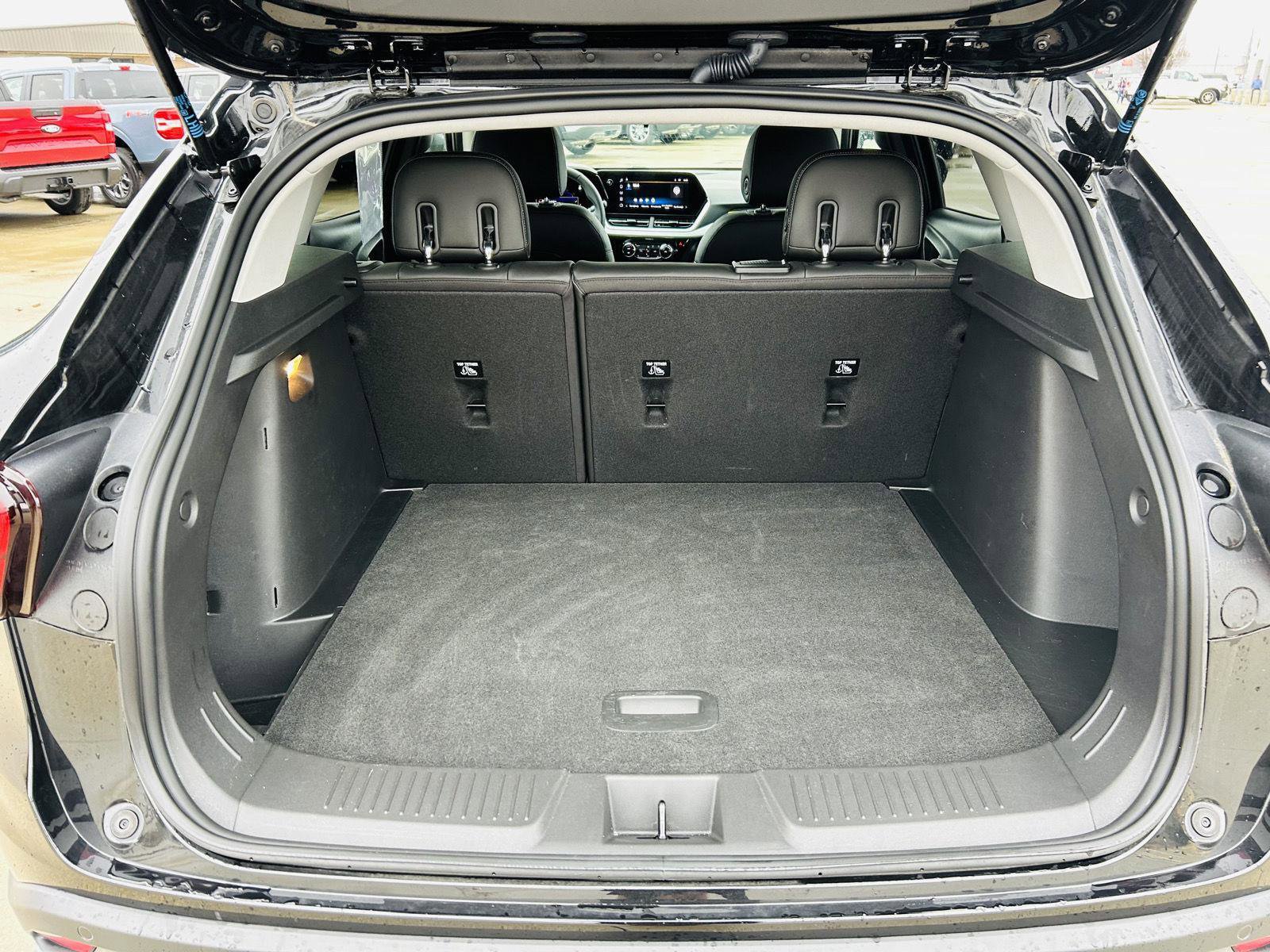 Used 2024 Chevrolet Trax LT w/ Driver Confidence Package image 27