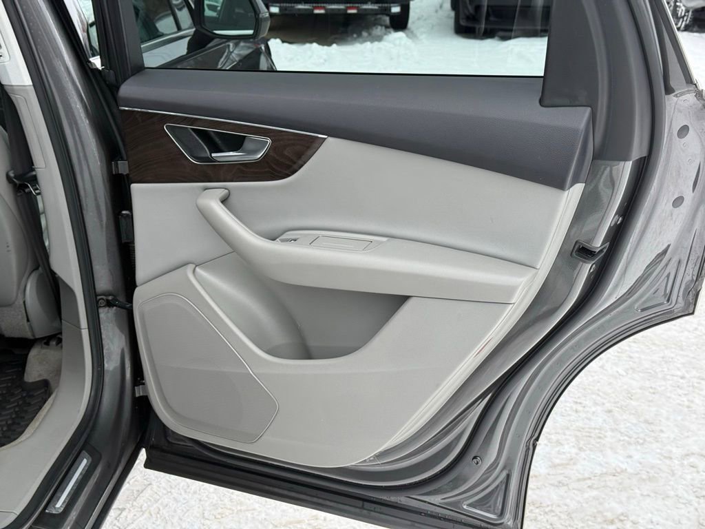 Used 2022 Audi Q7 2.0T Premium w/ Convenience Package image 25