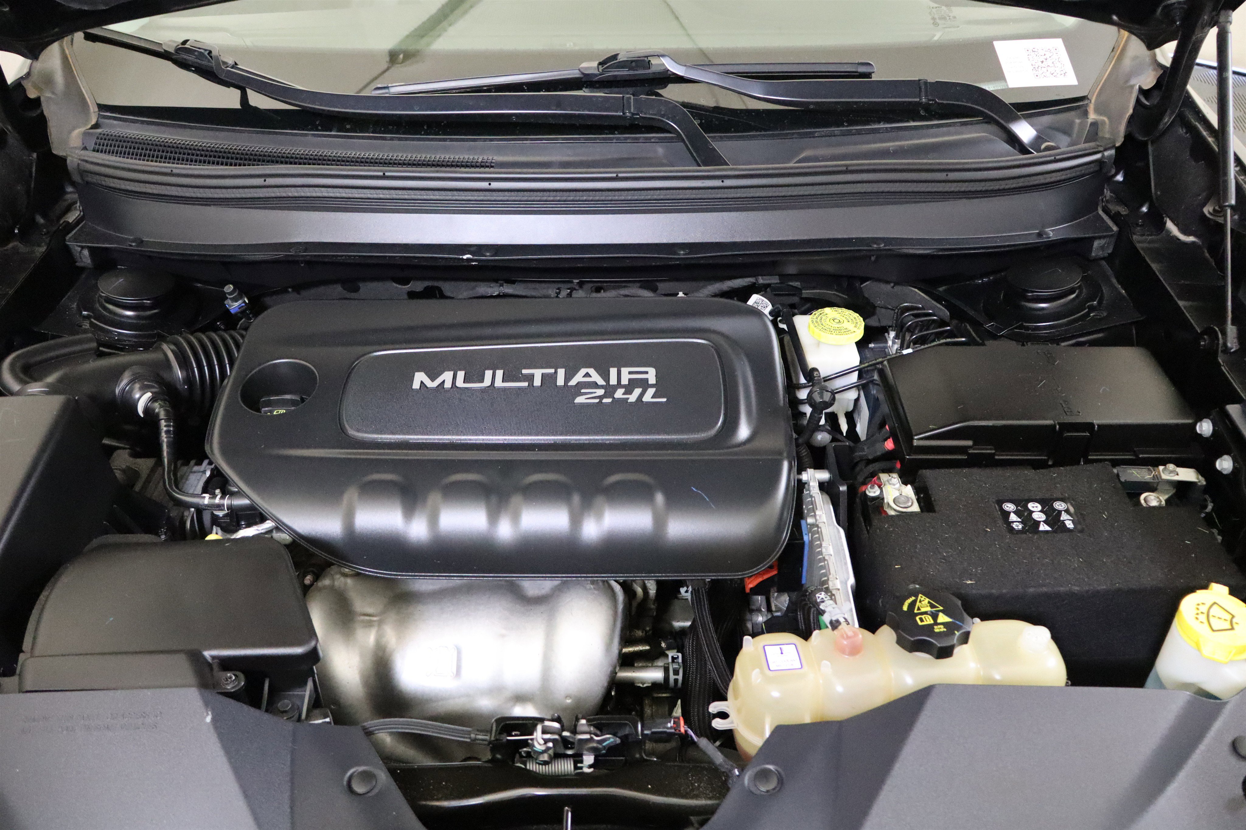 Used 2019 Jeep Cherokee Latitude Plus w/ Comfort/Convenience Group image 15