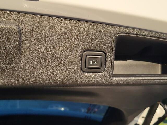Used 2023 GMC Terrain AT4 image 10
