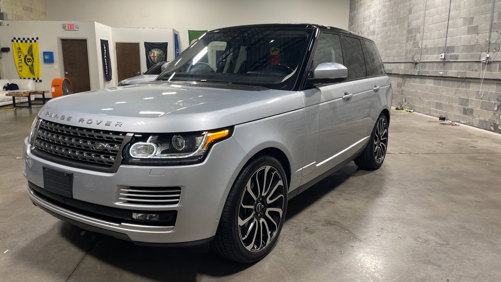 Used 2017 Land Rover Range Rover image 11