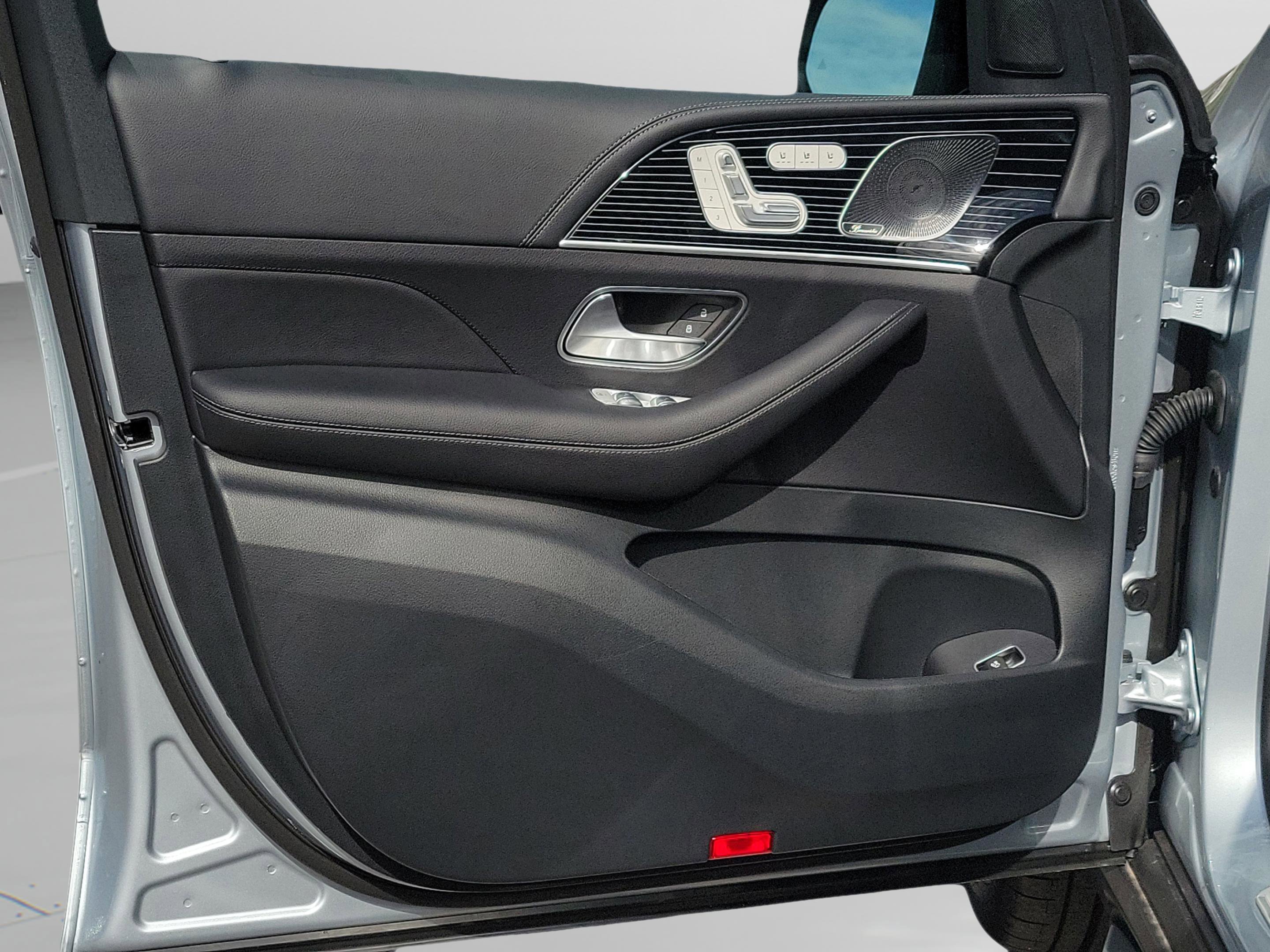 New 2026 Mercedes-Benz GLS 580 4MATIC image 17