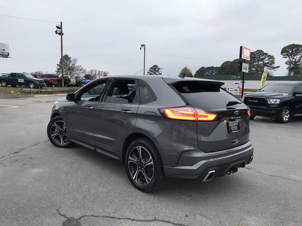 Used 2022 Ford Edge ST image 3