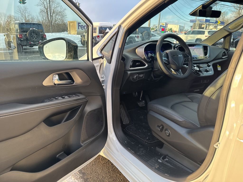 New 2026 Chrysler Voyager LX FWD image 18