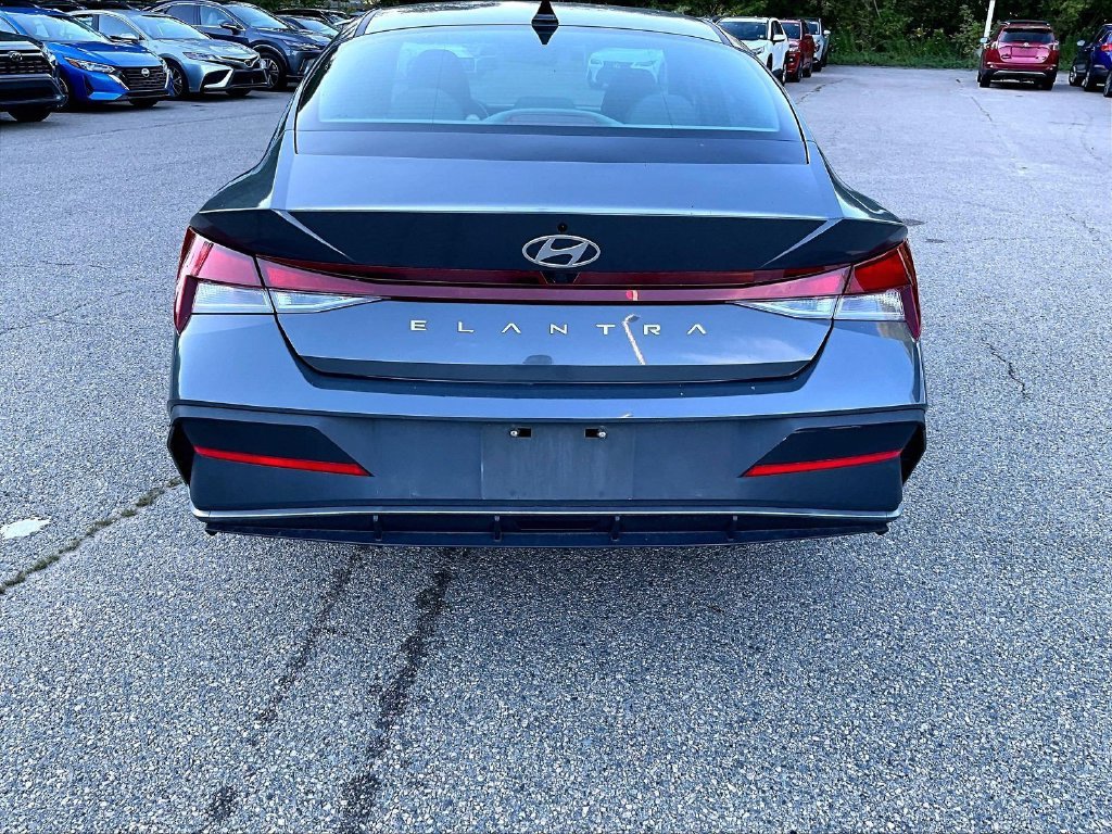 Used 2024 Hyundai Elantra SEL FWD image 10
