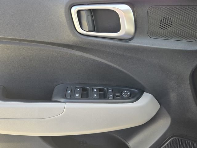 Certified 2025 Hyundai Venue SEL FWD image 29