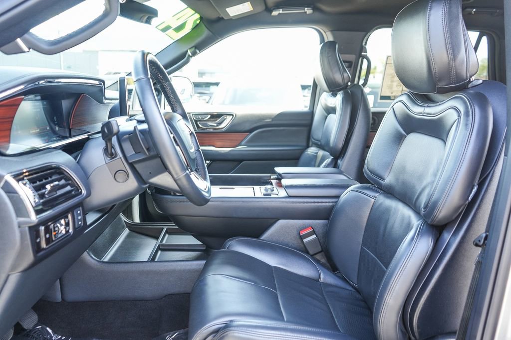 Used 2024 Lincoln Navigator Premiere AWD/4WD image 22