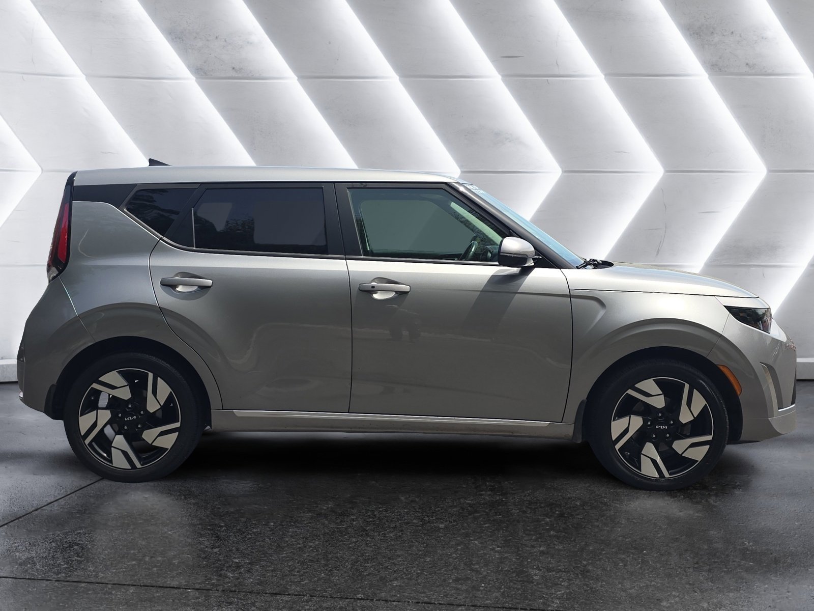 Used 2024 Kia Soul GT-Line FWD image 6