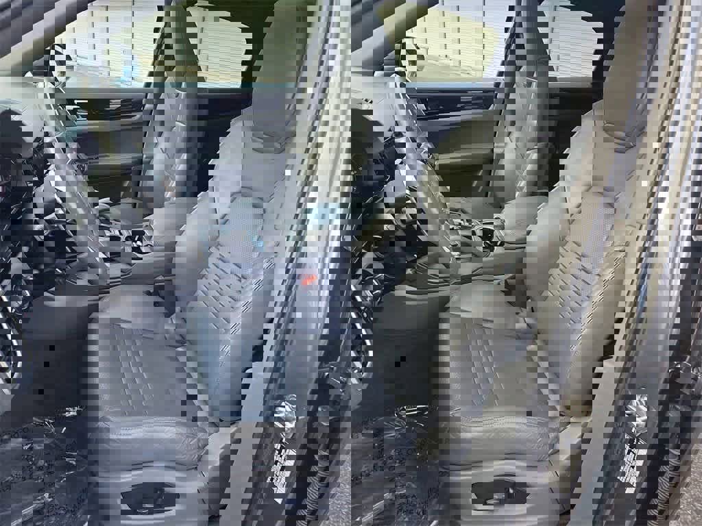 Certified 2022 Porsche Cayenne image 5