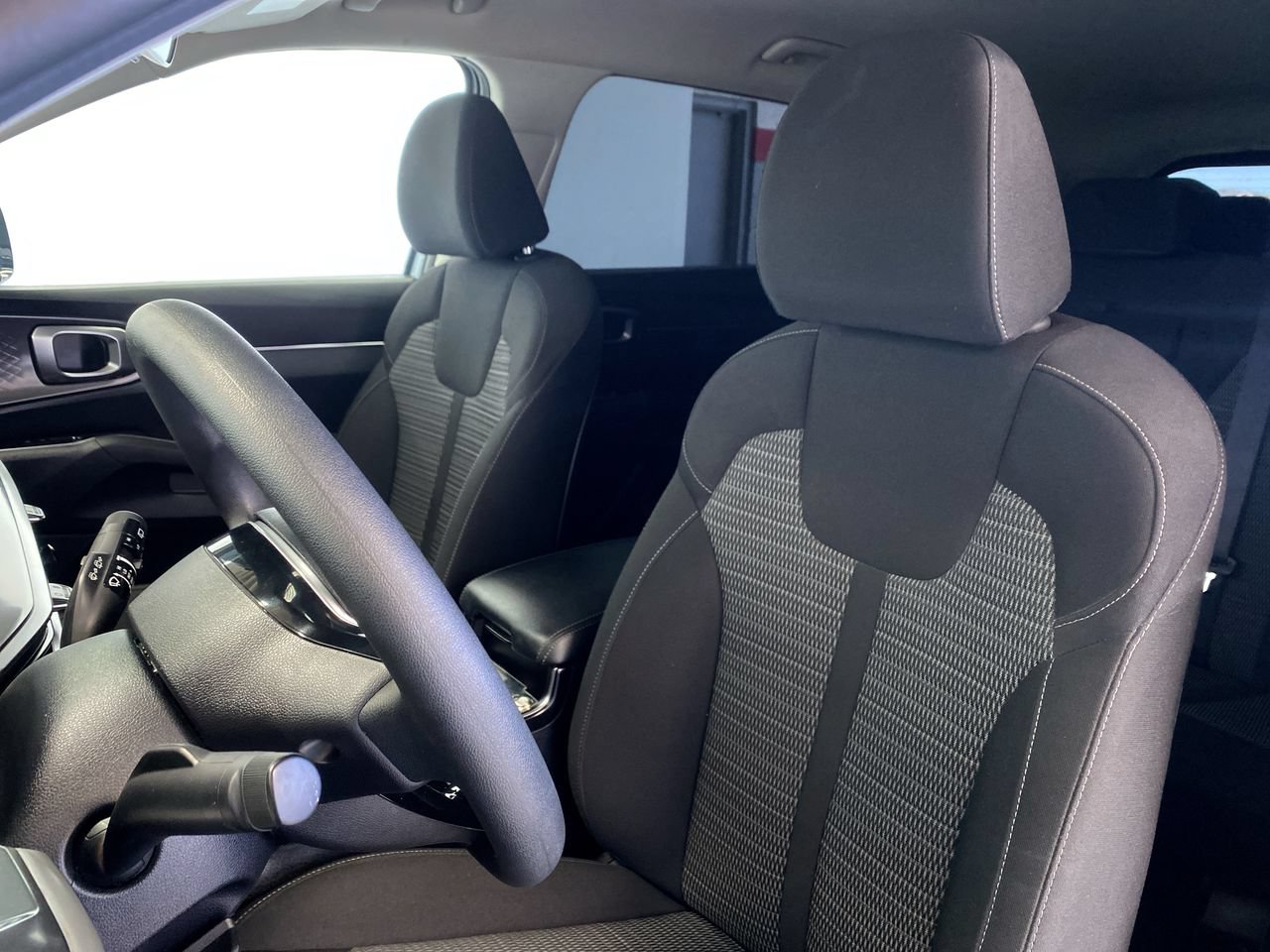 Certified 2025 Kia Sorento LX FWD image 19