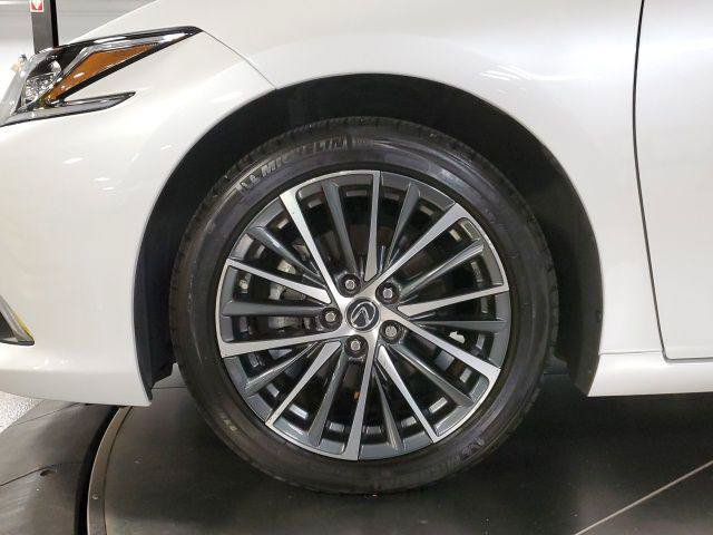 Certified 2023 Lexus ES 250 w/ Premium Package AWD/4WD image 36