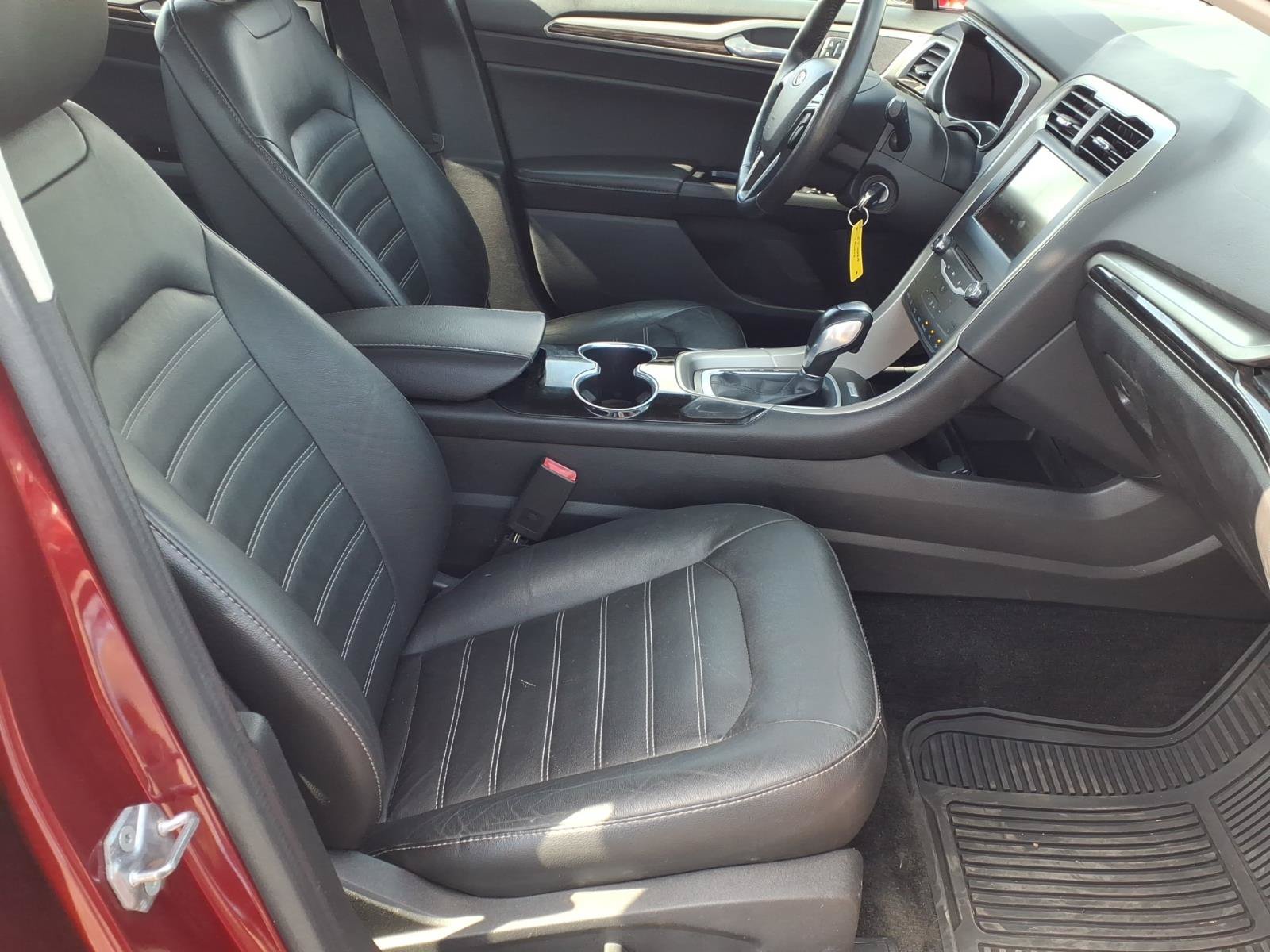 Used 2015 Ford Fusion SE w/ Equipment Group 202A FWD image 12
