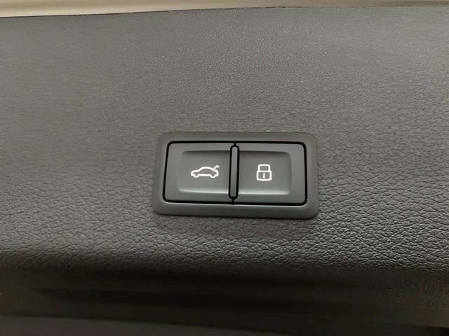 Used 2022 Audi e-tron Premium Plus w/ Premium Plus Package image 23