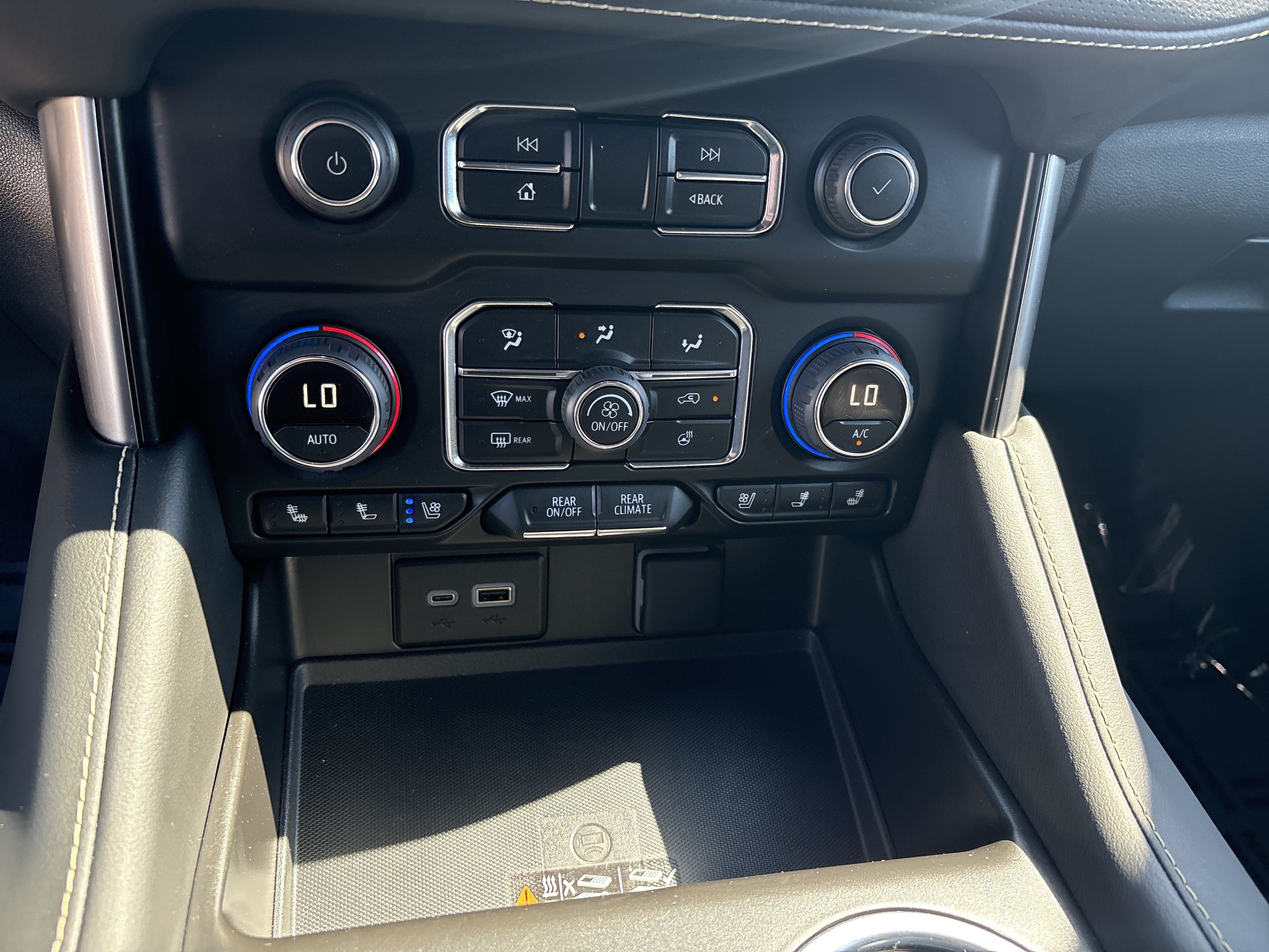 Used 2024 Chevrolet Tahoe Premier w/ Advanced Technology Package AWD/4WD image 25
