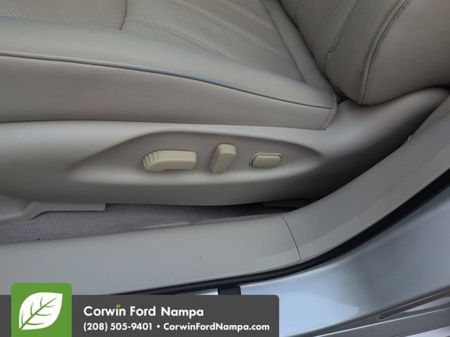 Used 2016 INFINITI Q70 3.7 w/ Deluxe Touring Package AWD/4WD image 12