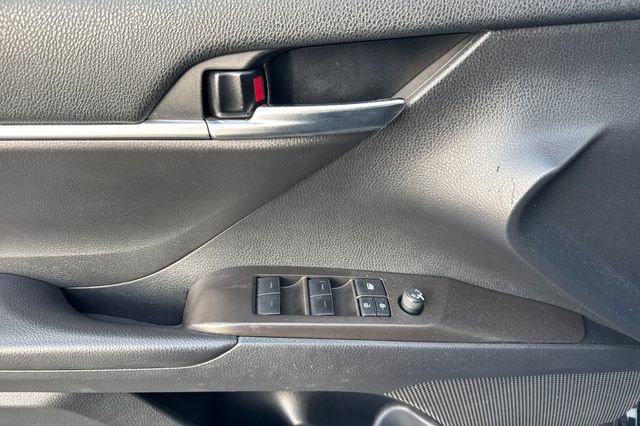 Used 2022 Toyota Camry SE image 12