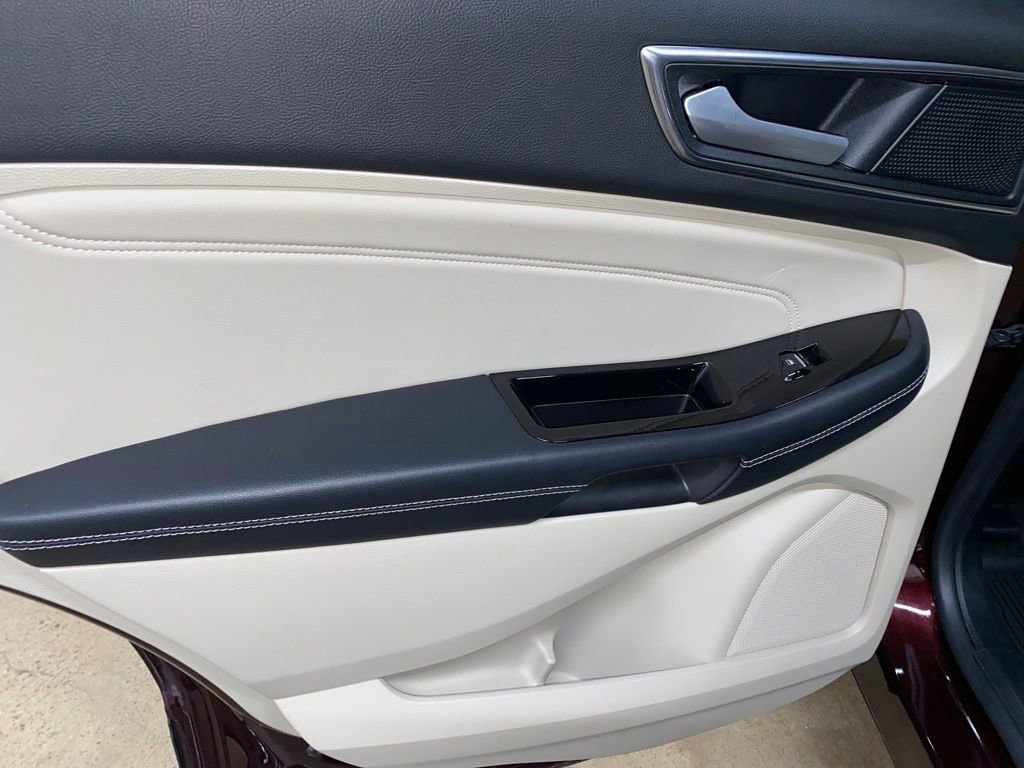 Used 2020 Ford Edge Titanium image 18