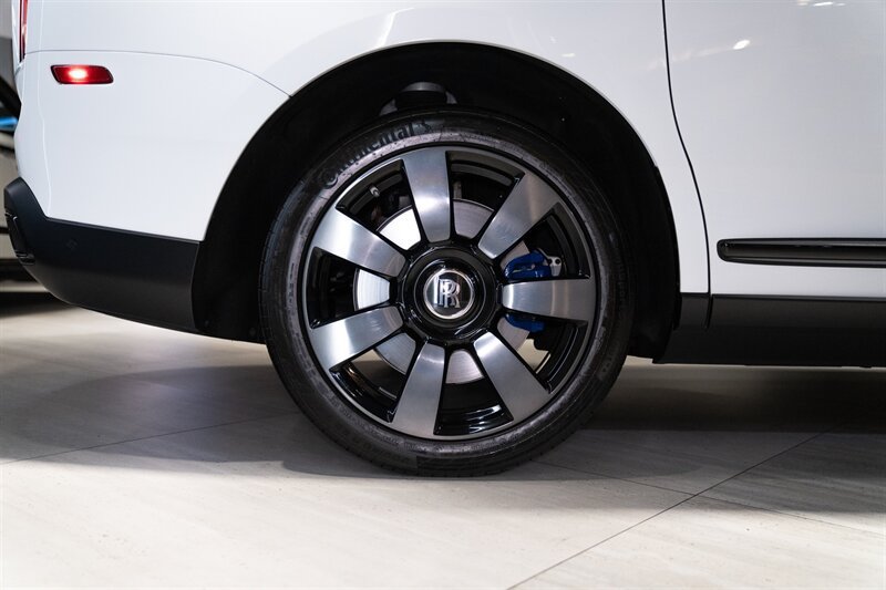 Used 2023 Rolls-Royce Cullinan AWD/4WD image 23