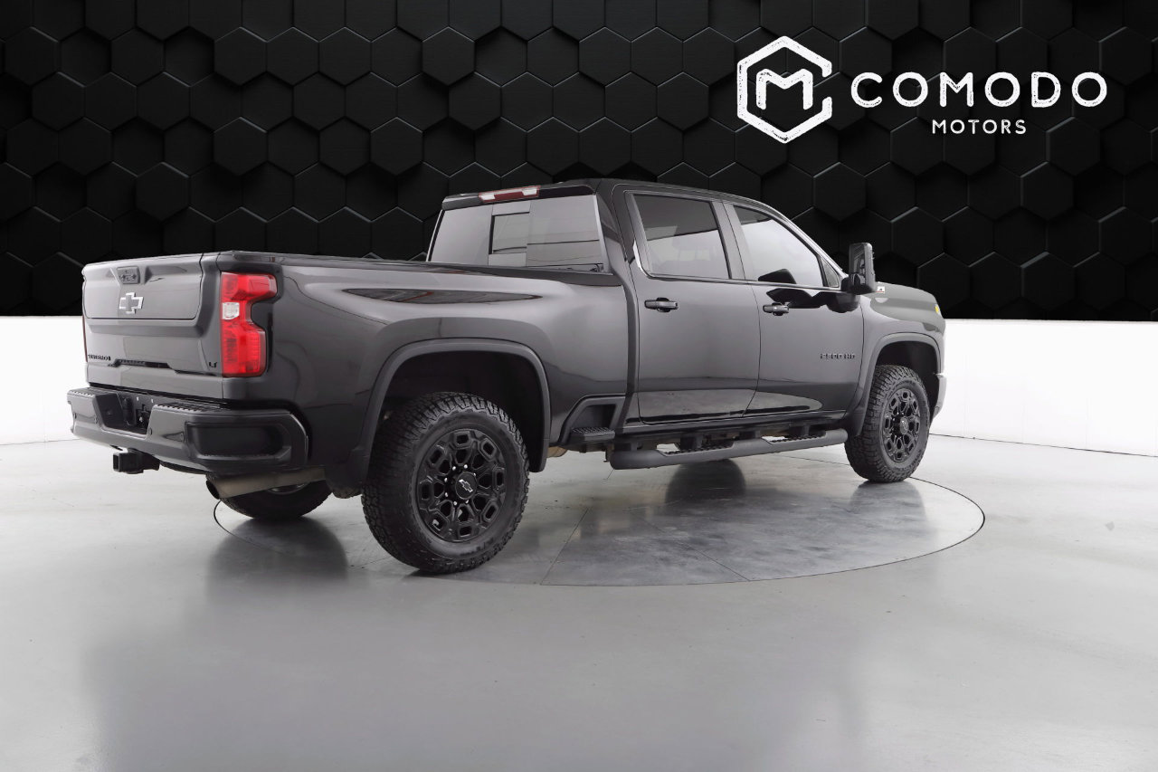 Used 2022 Chevrolet Silverado 2500 LT w/ Midnight Edition image 3