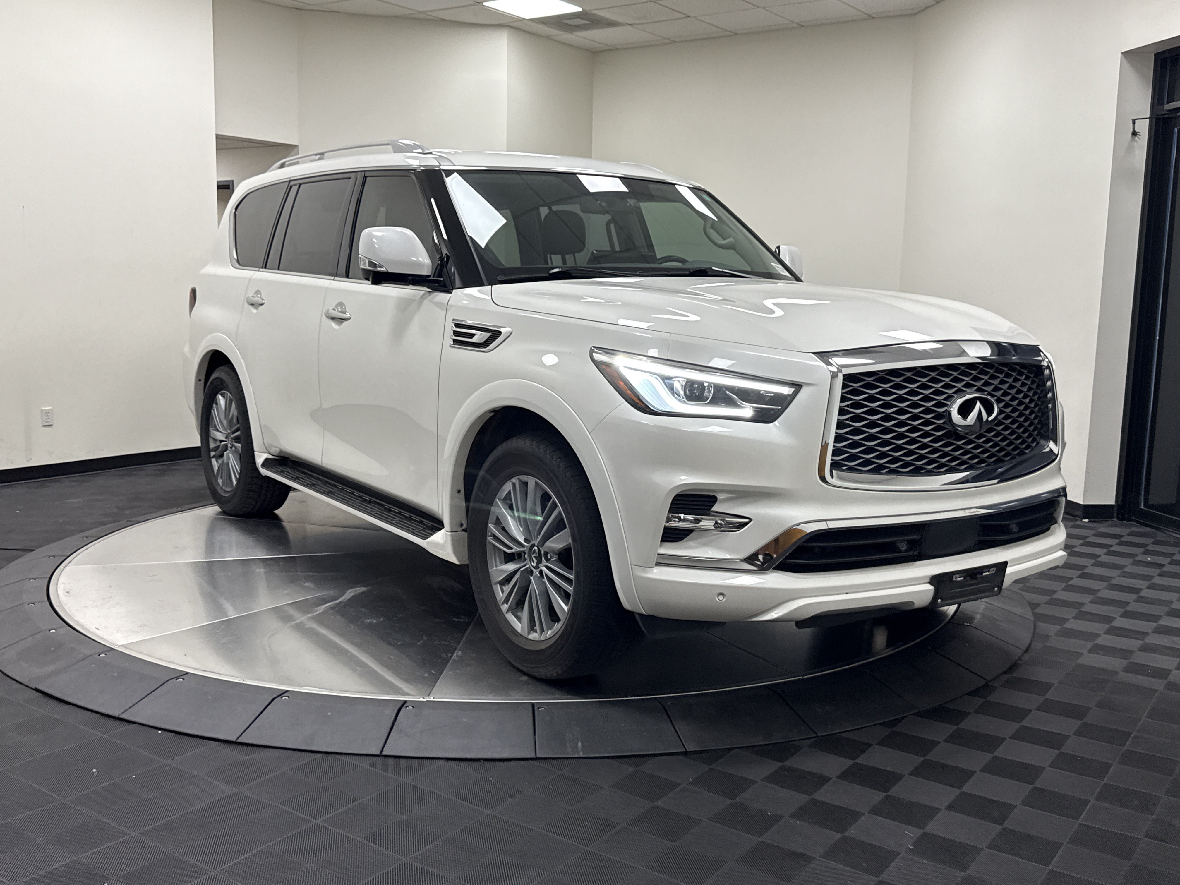Certified 2024 INFINITI QX80 Luxe w/ Cargo Package RWD image 2