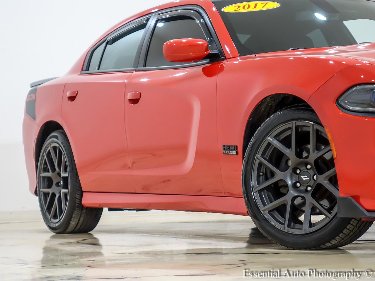 Used 2017 Dodge Charger R/T RWD image 4