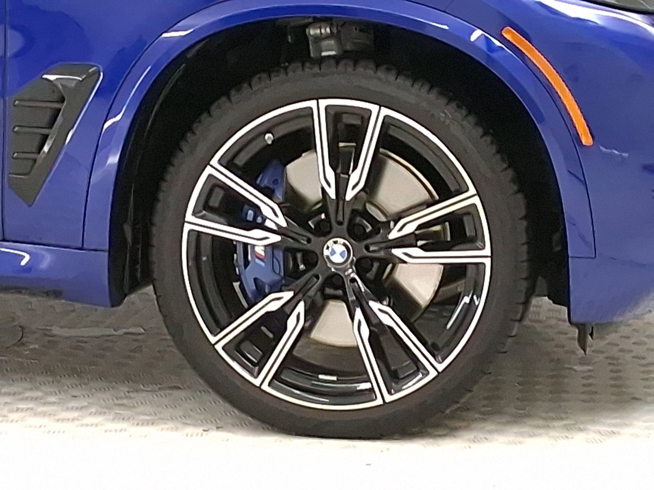 Used 2025 BMW X5 M60i image 10