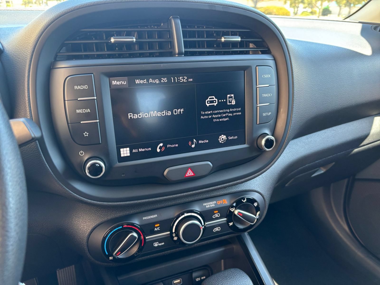 Used 2025 Kia Soul LX w/ LX Technology Package FWD image 14