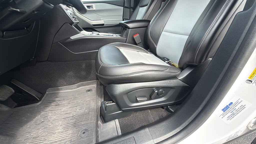 Certified 2023 Ford Explorer XLT w/ Equipment Group 202A image 13