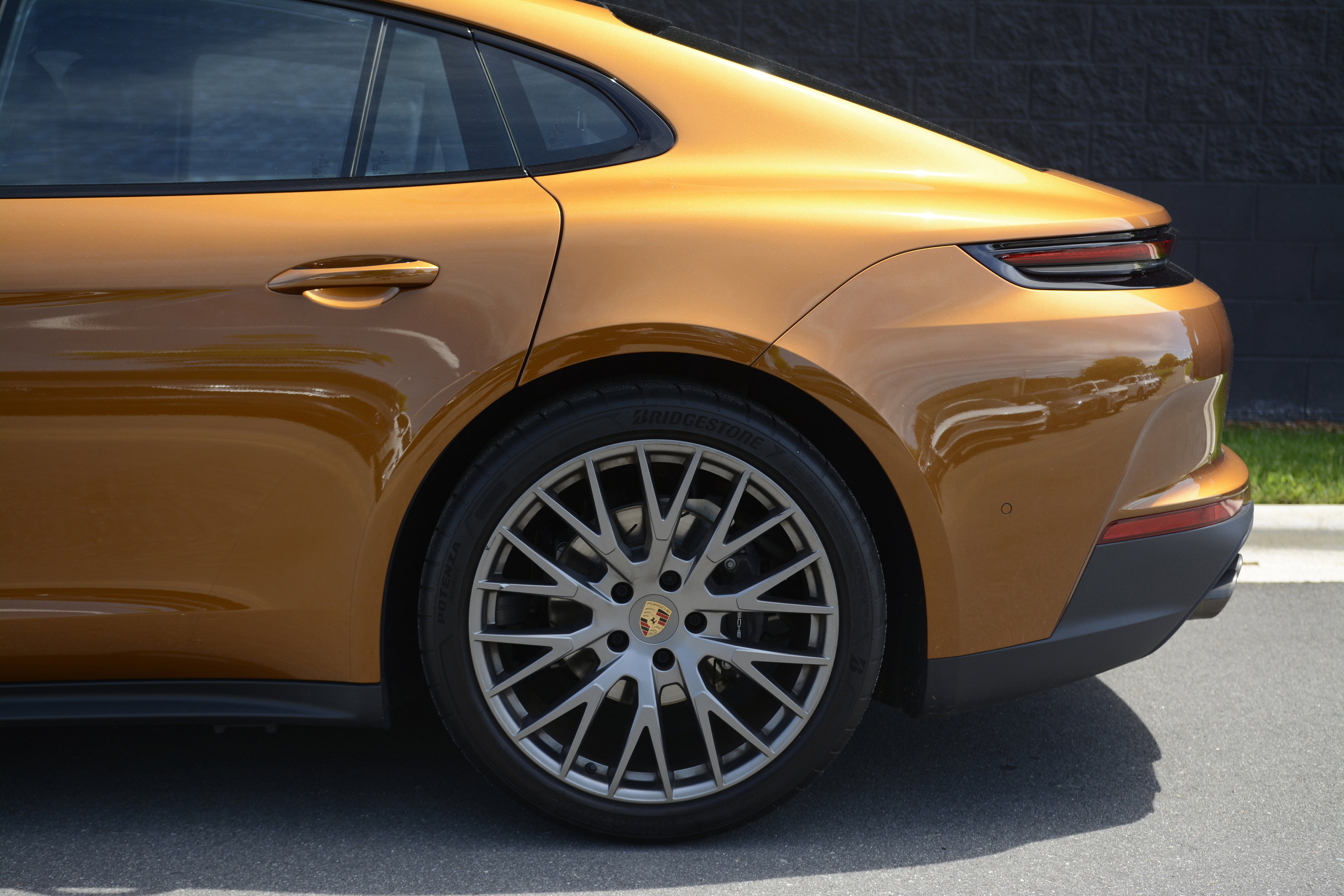Certified 2025 Porsche Panamera 4 AWD/4WD image 38