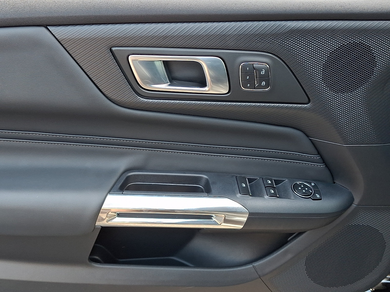 Used 2025 Ford Mustang GT Premium RWD image 12
