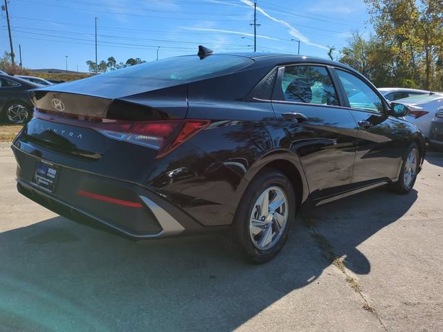 New 2026 Hyundai Elantra SE FWD image 5